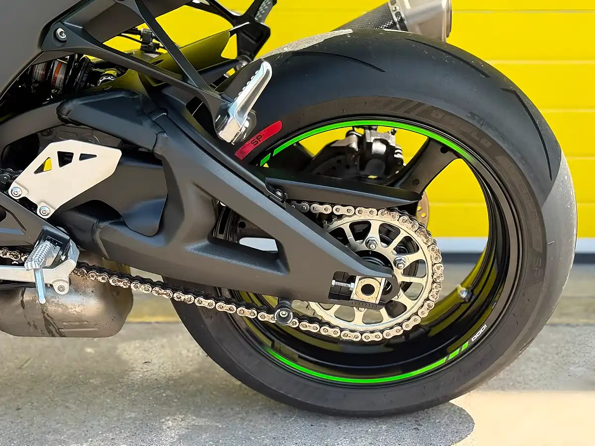 Used 2022 Kawasaki Ninja ZX-10R Krt Edition Green - Interior and Exterior details 12