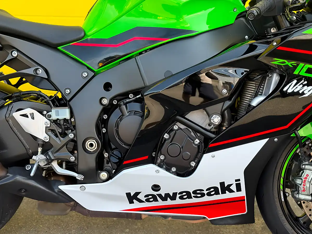Used 2022 Kawasaki Ninja ZX-10R Krt Edition Green - Interior and Exterior details 14