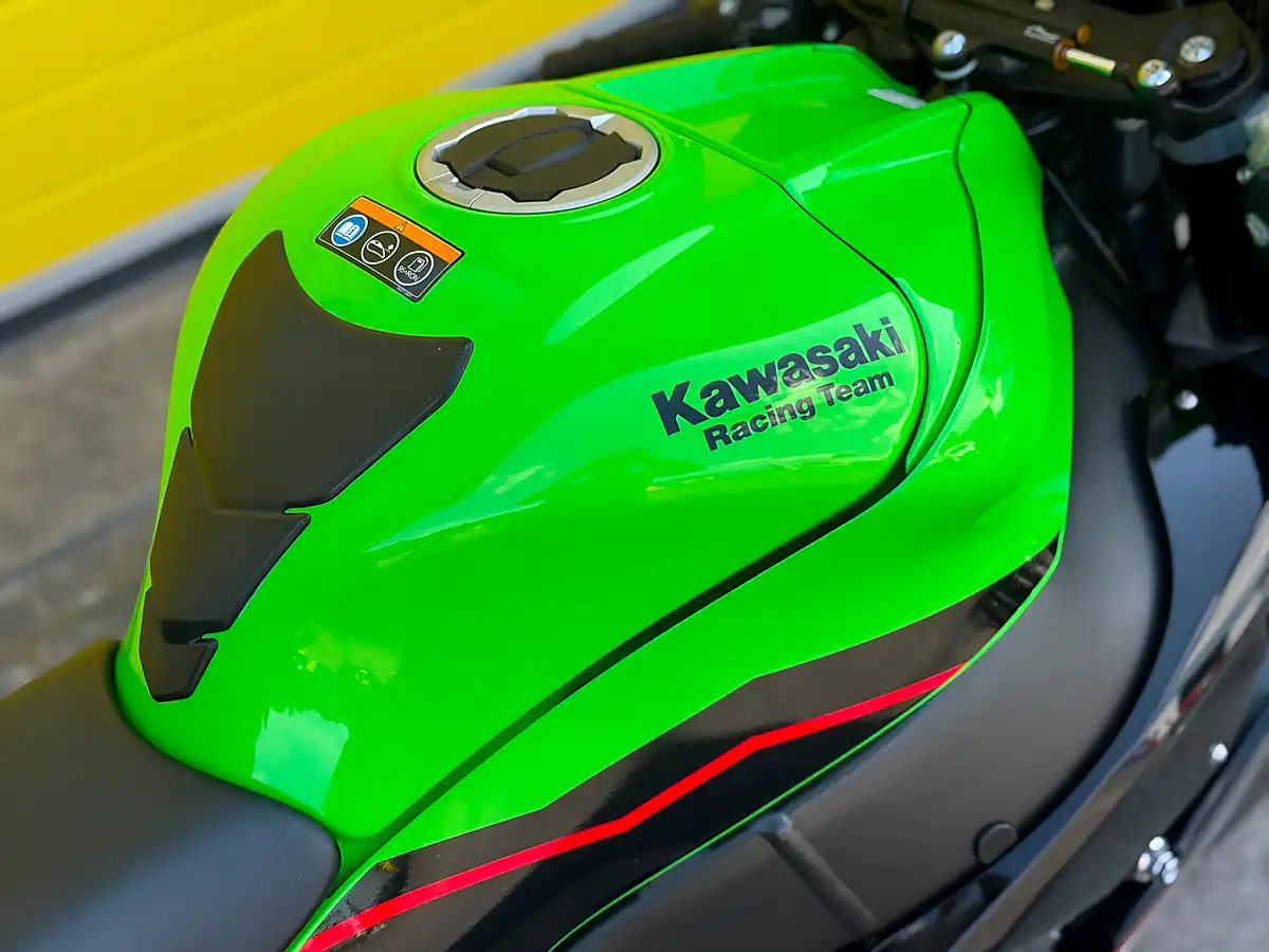 Used 2022 Kawasaki Ninja ZX-10R Krt Edition Green - Interior and Exterior details 16