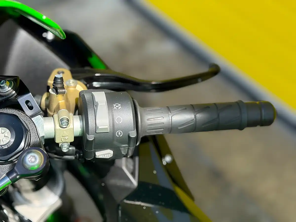 Used 2022 Kawasaki Ninja ZX-10R Krt Edition Green - Interior and Exterior details 20