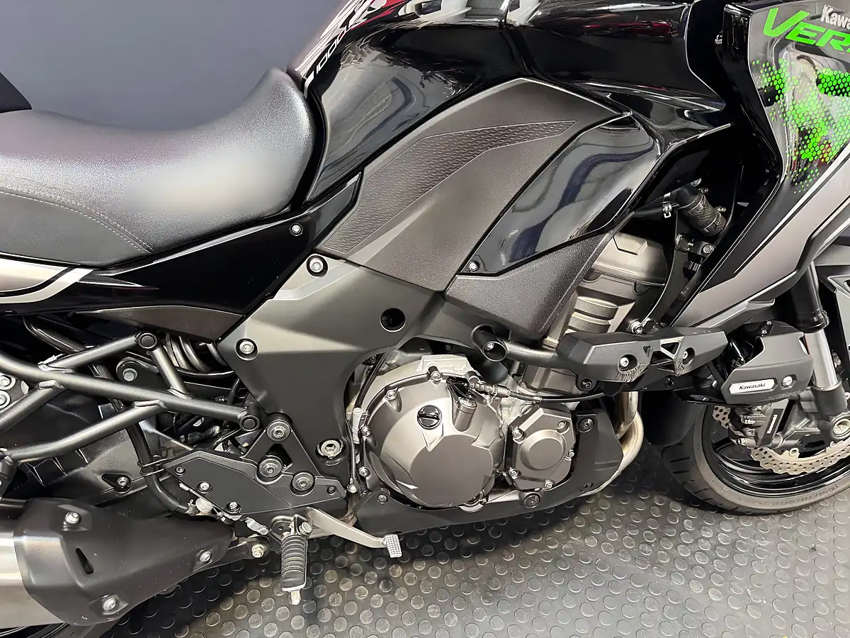 Used 2022 Kawasaki Versys 1000 S - Interior and Exterior details 10