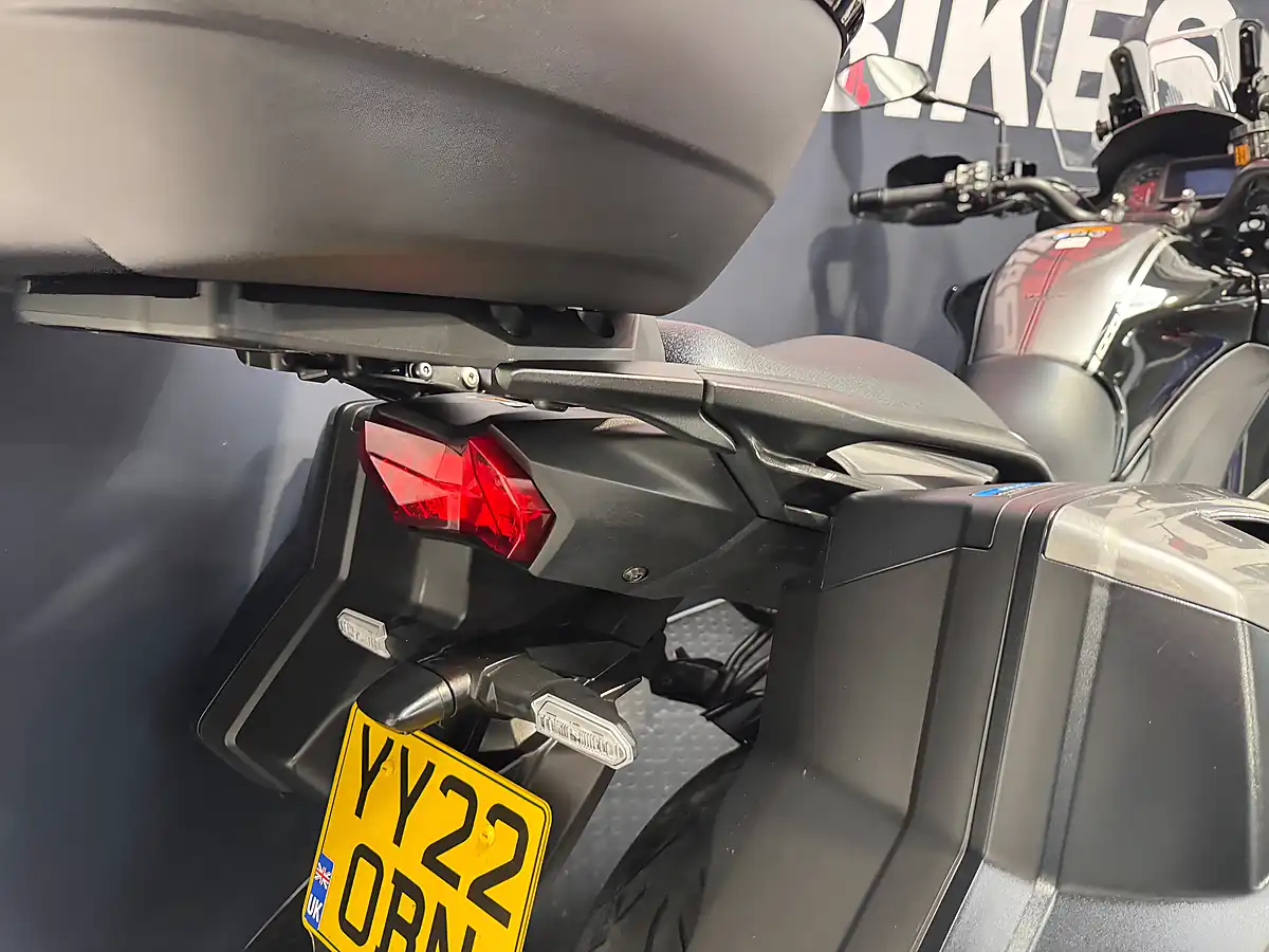 Used 2022 Kawasaki Versys 1000 S - Interior and Exterior details 12
