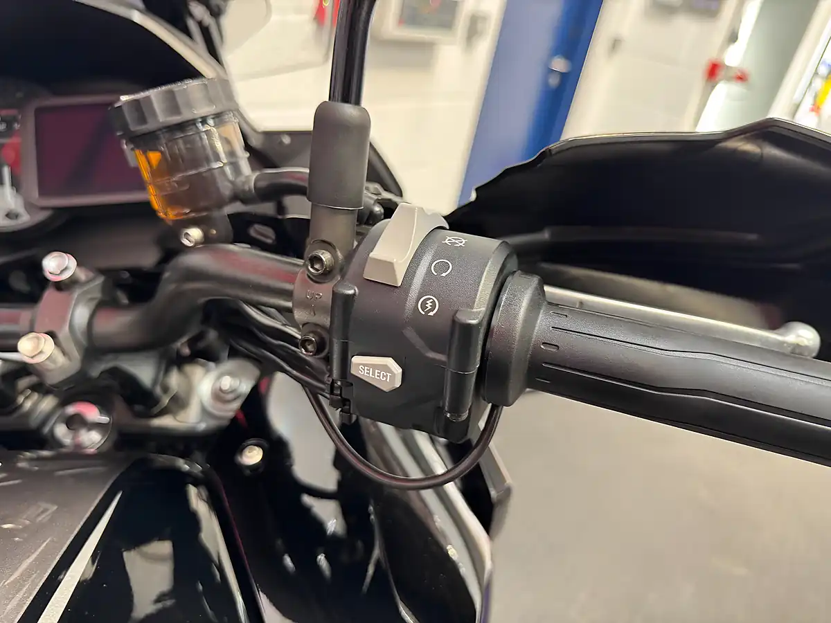 Used 2022 Kawasaki Versys 1000 S - Interior and Exterior details 13