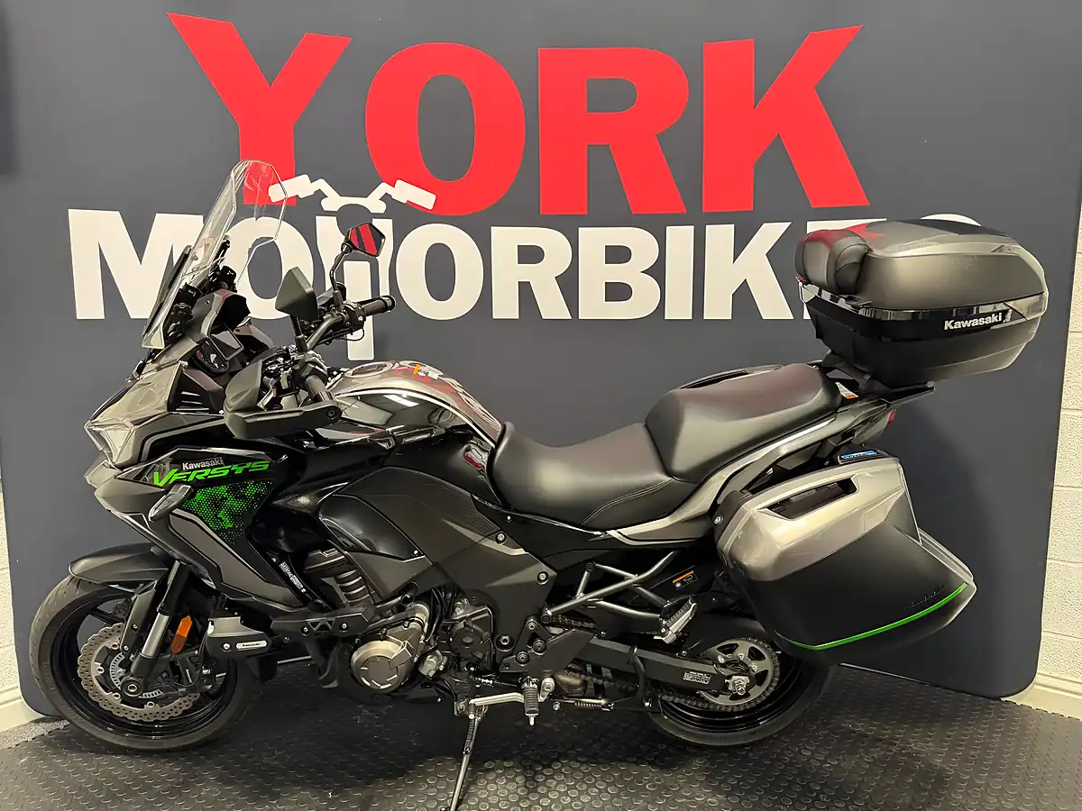Used 2022 Kawasaki Versys 1000 S - Interior and Exterior details 2