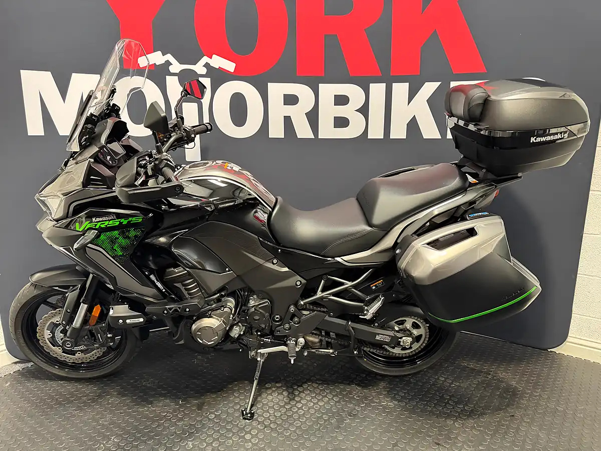 Used 2022 Kawasaki Versys 1000 S - Interior and Exterior details 4