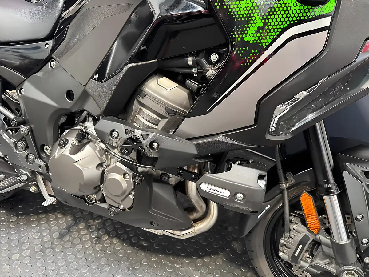 Used 2022 Kawasaki Versys 1000 S - Interior and Exterior details 9