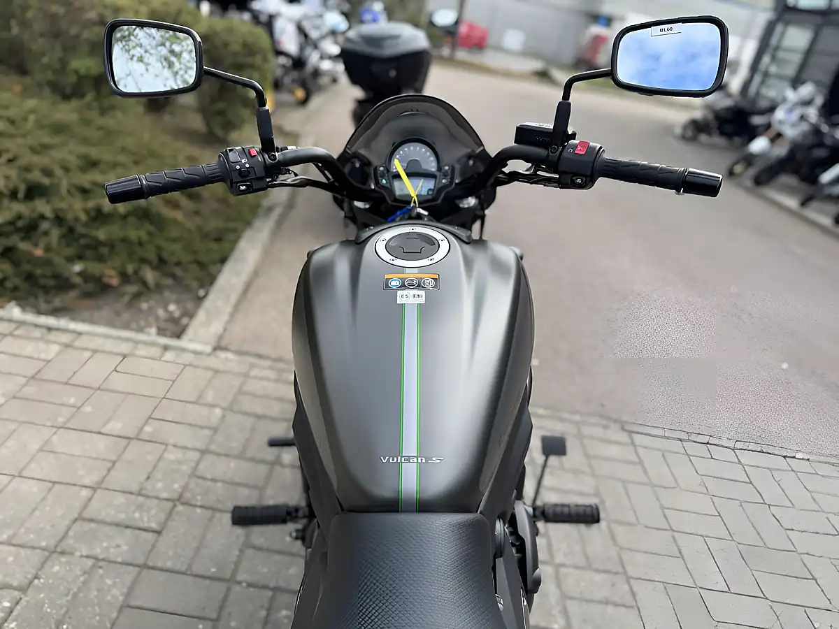 Used 2022 Kawasaki Vulcan 650 S Grey - Interior and Exterior details 9