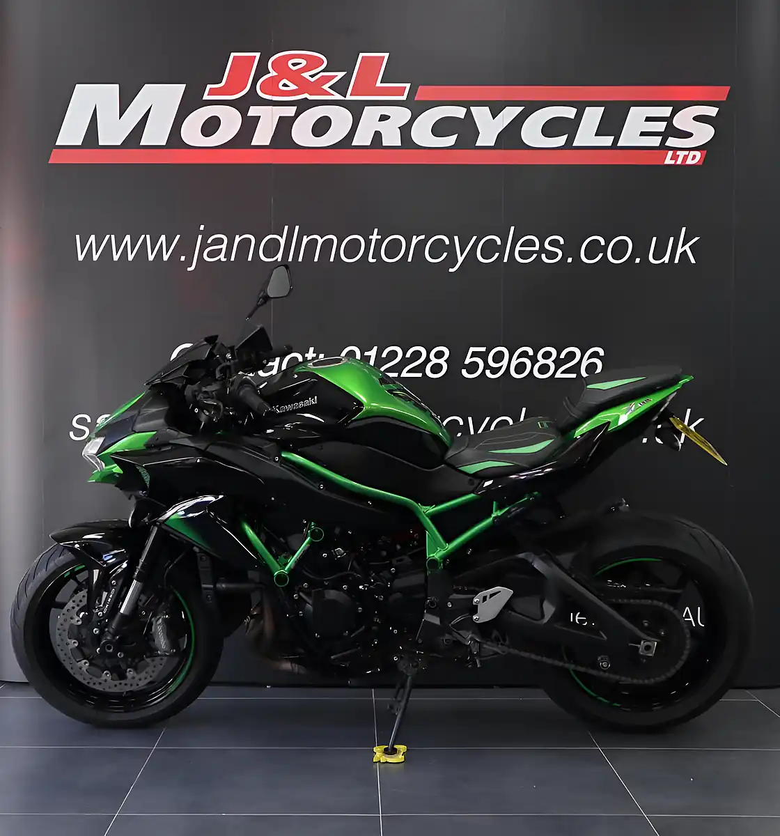 Used 2022 Kawasaki Z H2 Green Metallic - Interior and Exterior details 5