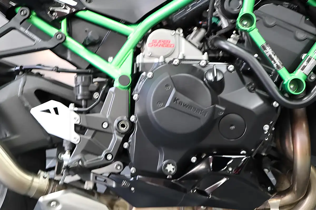 Used 2022 Kawasaki Z H2 Green Metallic - Interior and Exterior details 6