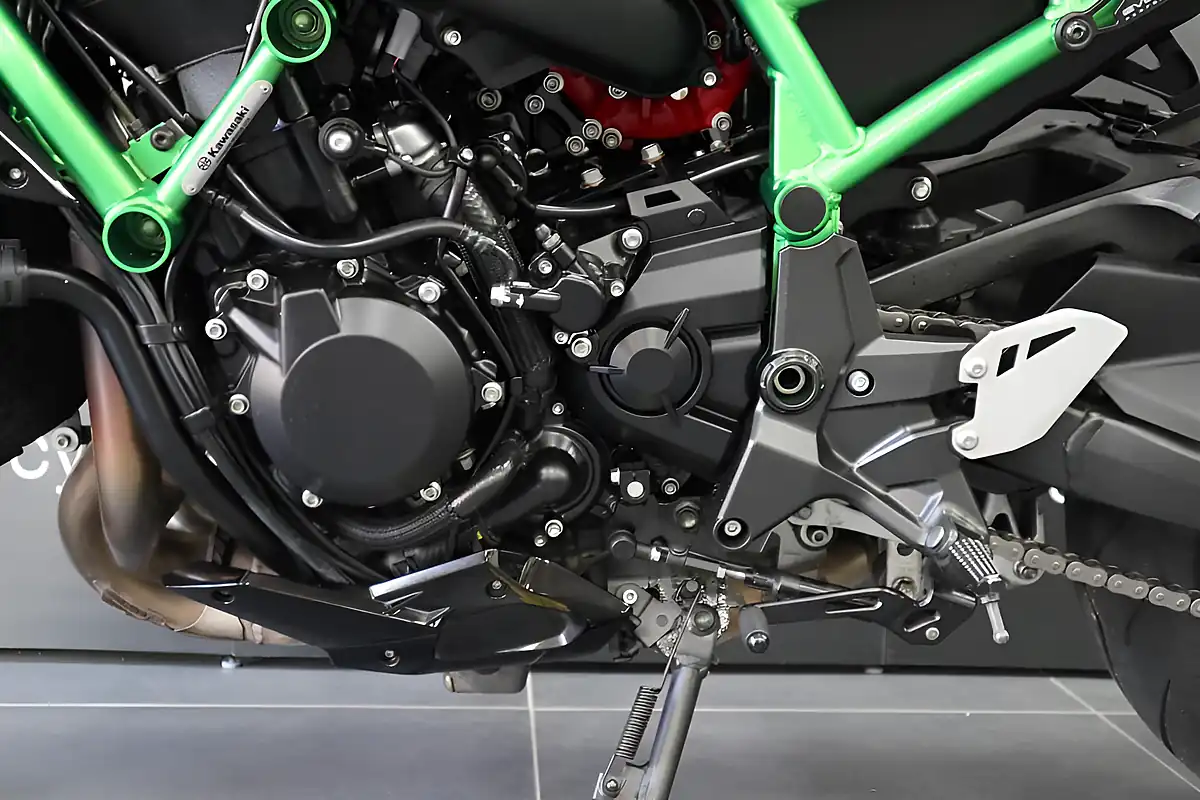 Used 2022 Kawasaki Z H2 Green Metallic - Interior and Exterior details 7