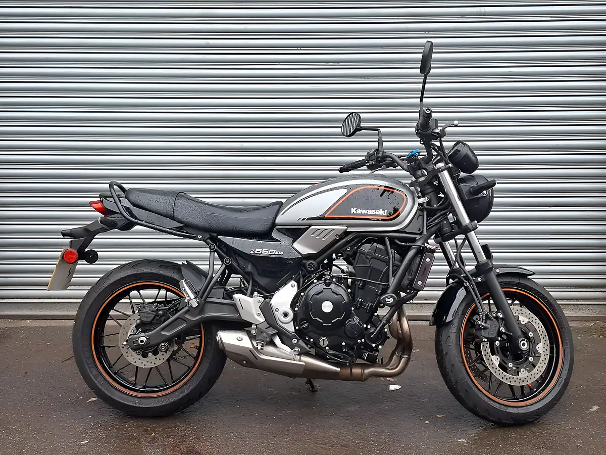 Used 2022 Kawasaki Z Modern Classic Grey - Interior and Exterior details 10