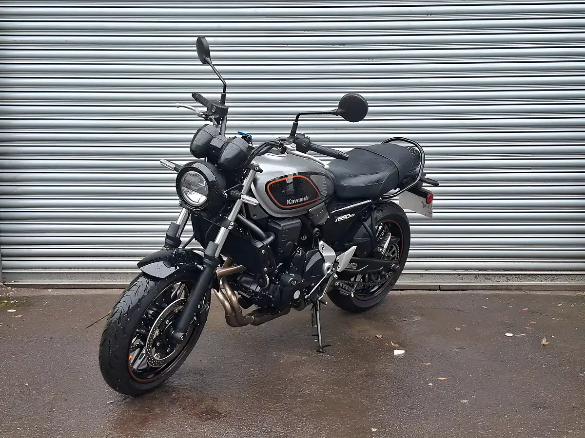 Used 2022 Kawasaki Z Modern Classic Grey - Interior and Exterior details 3