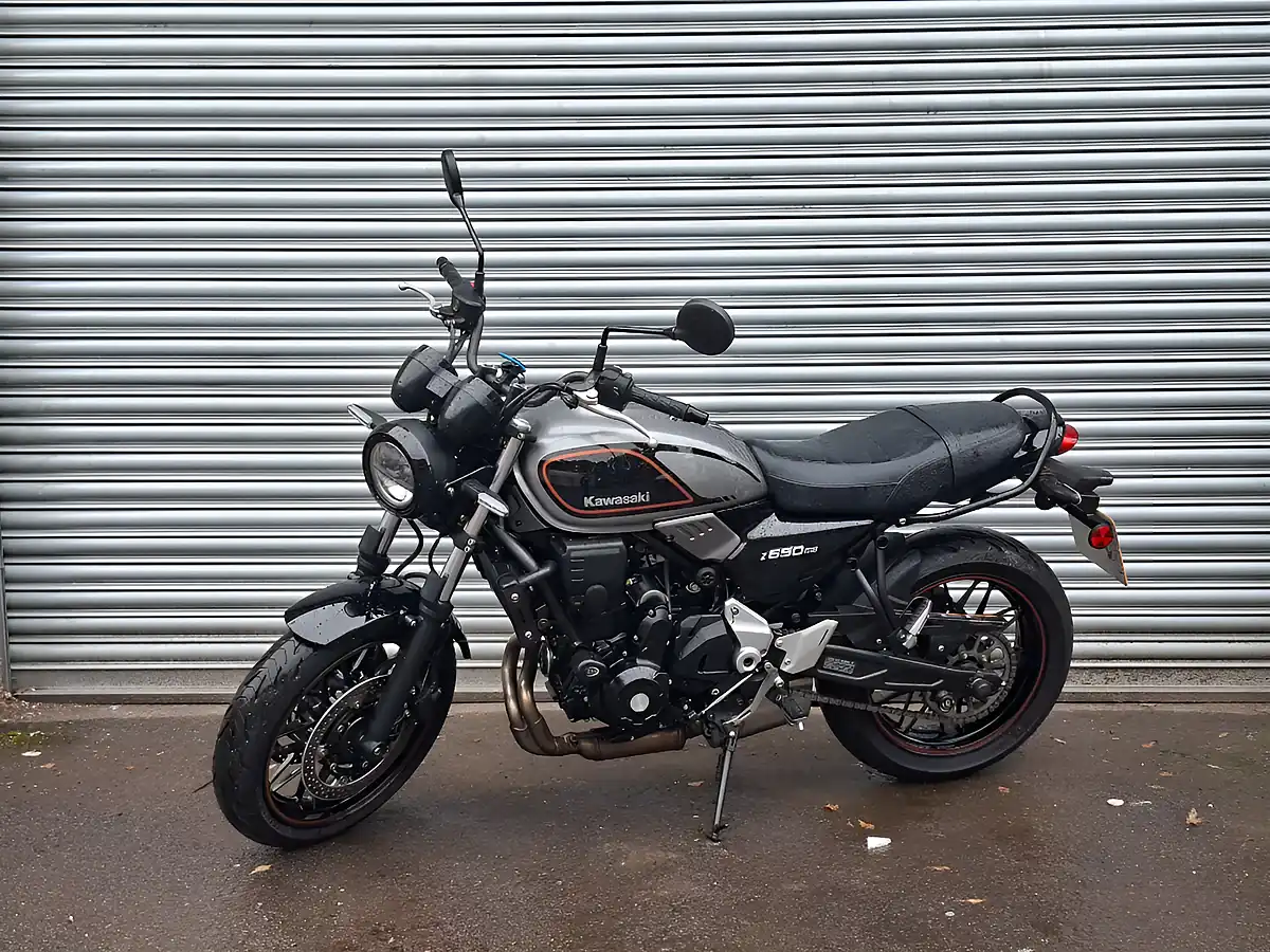 Used 2022 Kawasaki Z Modern Classic Grey - Interior and Exterior details 4