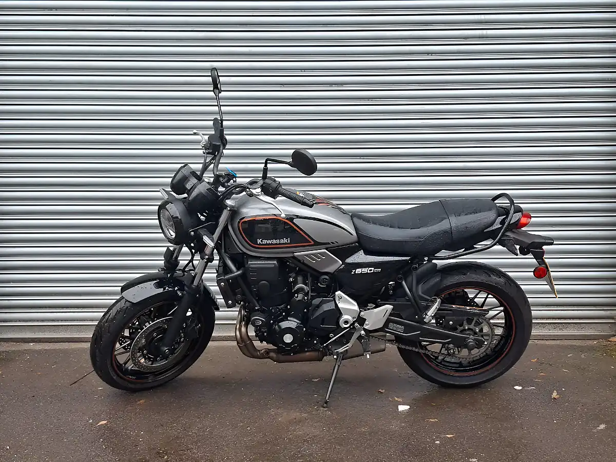 Used 2022 Kawasaki Z Modern Classic Grey - Interior and Exterior details 6