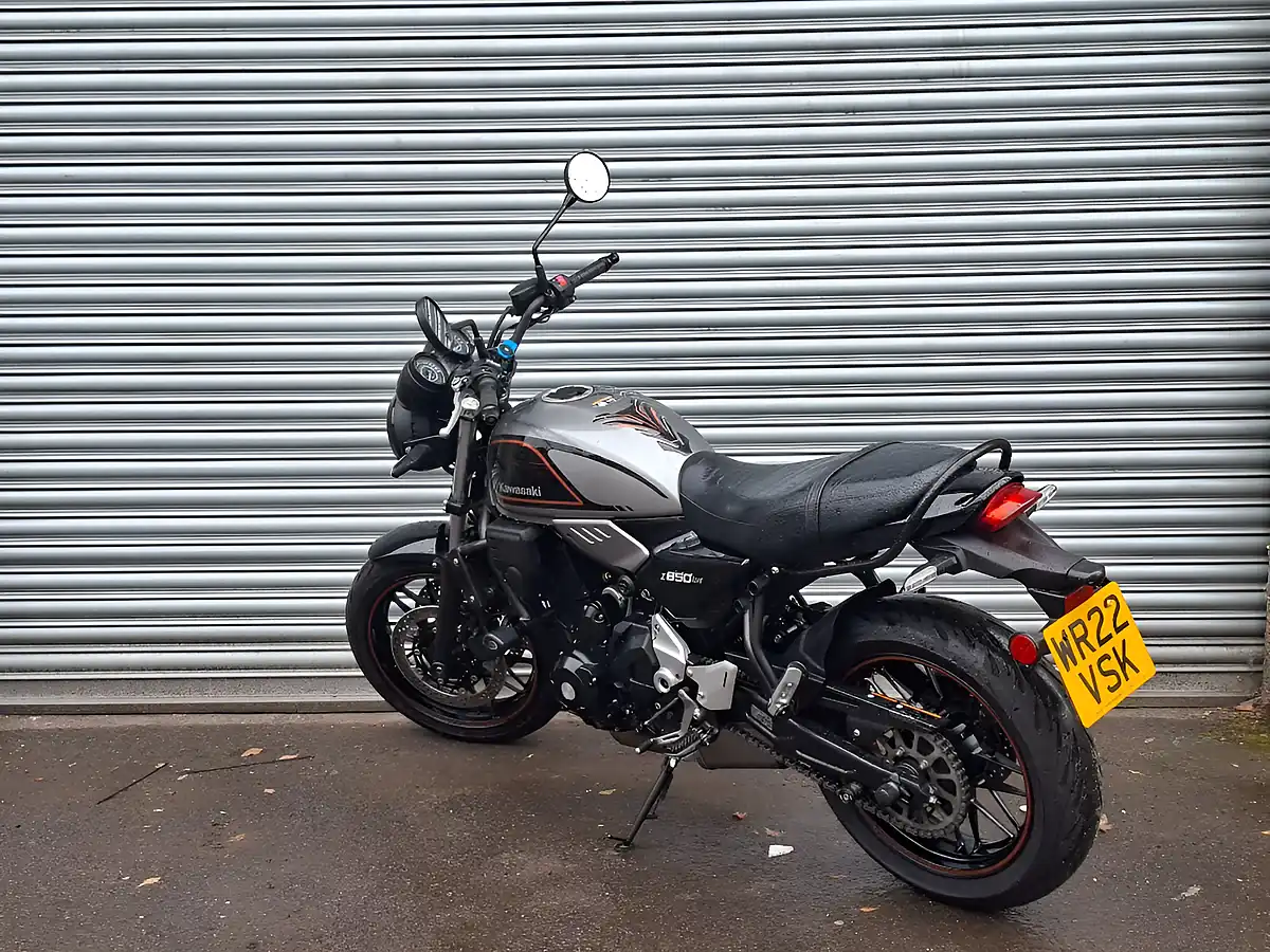 Used 2022 Kawasaki Z Modern Classic Grey - Interior and Exterior details 7
