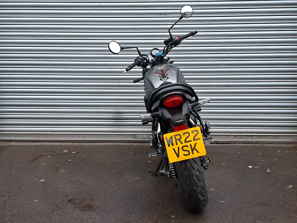 Used 2022 Kawasaki Z Modern Classic Grey - Interior and Exterior details 8