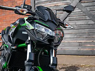 Used 2022 Kawasaki Z650 Green - Interior and Exterior details 5