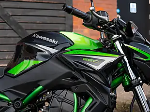 Used 2022 Kawasaki Z650 Green - Interior and Exterior details 7