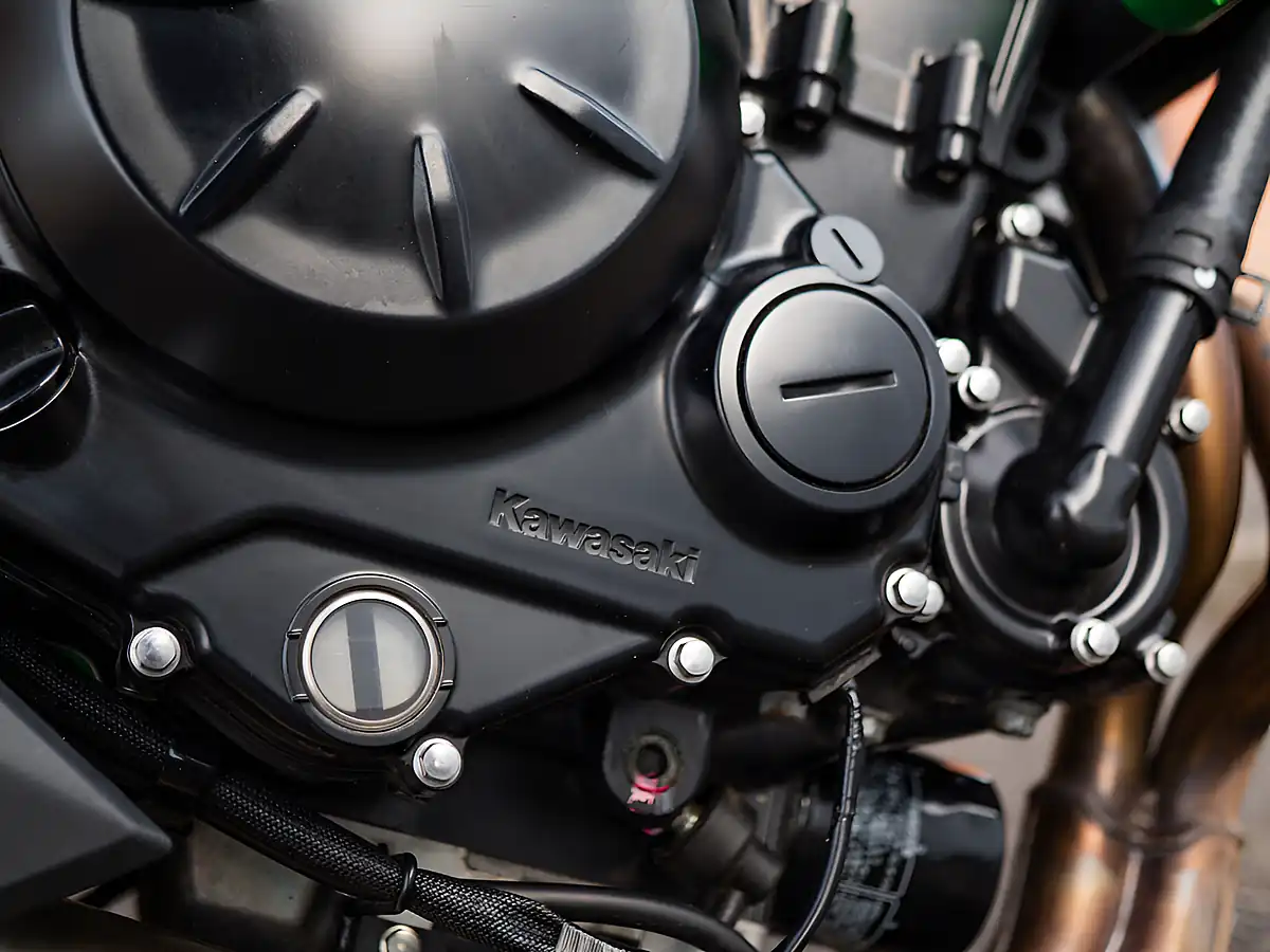 Used 2022 Kawasaki Z650 Green - Interior and Exterior details 8