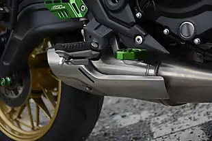 Used 2022 Kawasaki Z650 Modern Classic Green - Interior and Exterior details 14