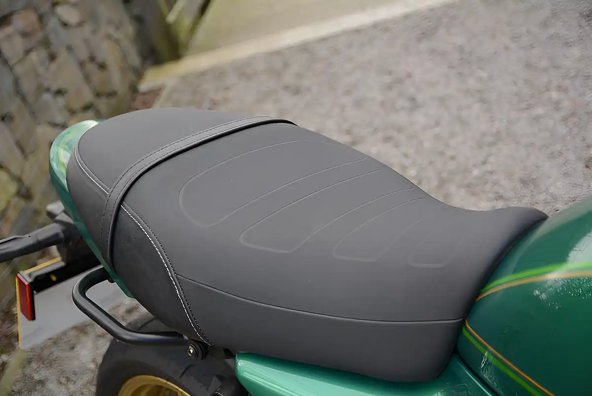 Used 2022 Kawasaki Z650 Modern Classic Green - Interior and Exterior details 8