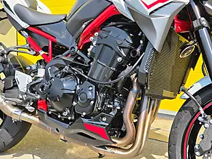 Used 2022 Kawasaki Z900 Performance Edition White - Interior and Exterior details 11