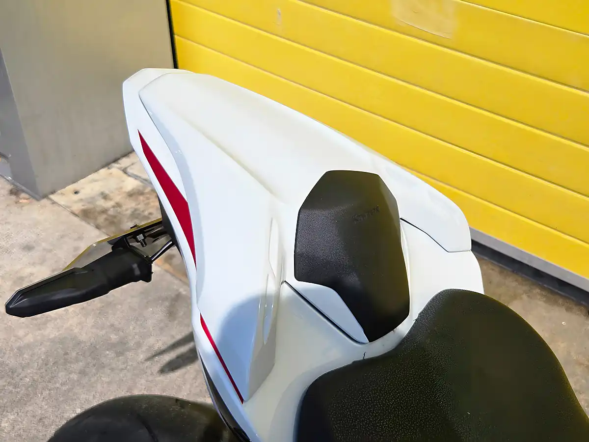 Used 2022 Kawasaki Z900 Performance Edition White - Interior and Exterior details 12