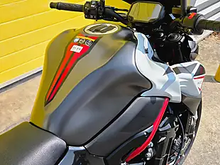Used 2022 Kawasaki Z900 Performance Edition White - Interior and Exterior details 13