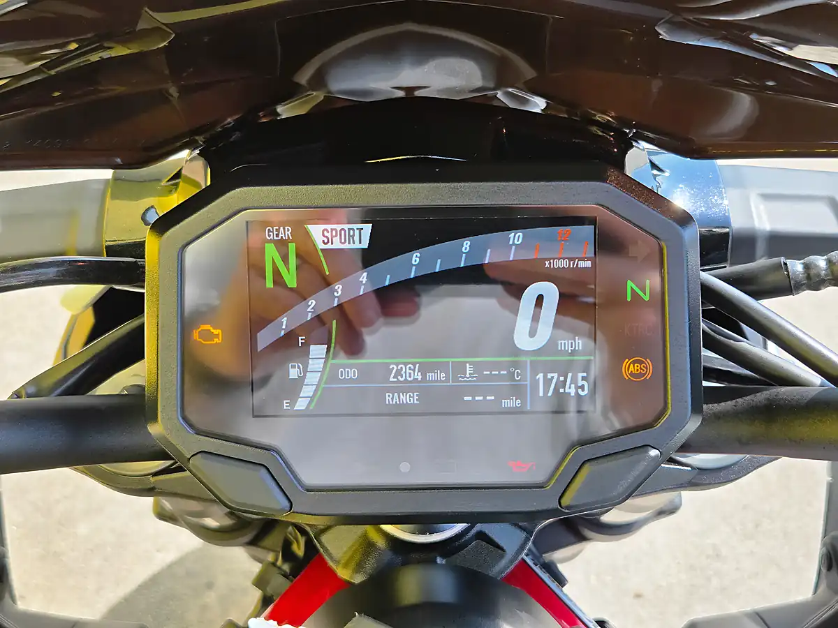 Used 2022 Kawasaki Z900 Performance Edition White - Interior and Exterior details 14