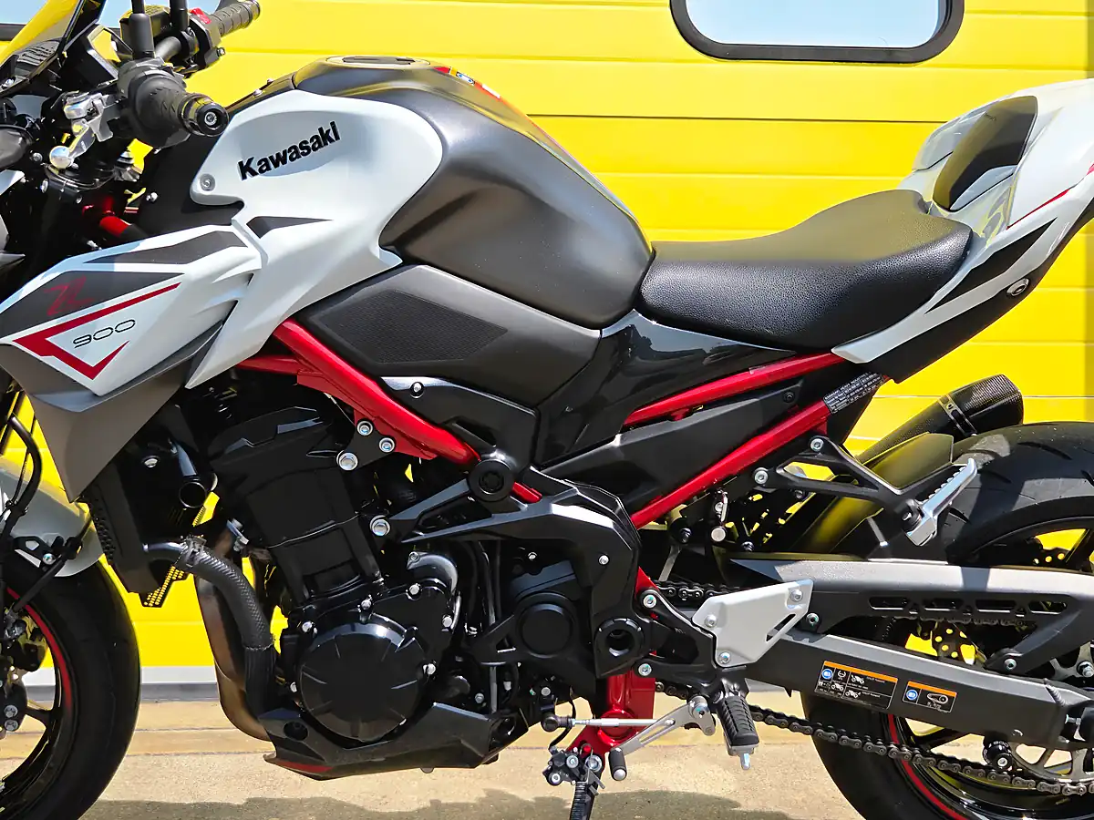 Used 2022 Kawasaki Z900 Performance Edition White - Interior and Exterior details 16