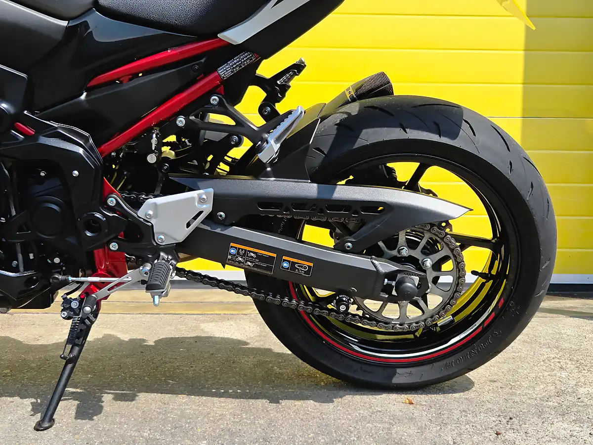 Used 2022 Kawasaki Z900 Performance Edition White - Interior and Exterior details 17
