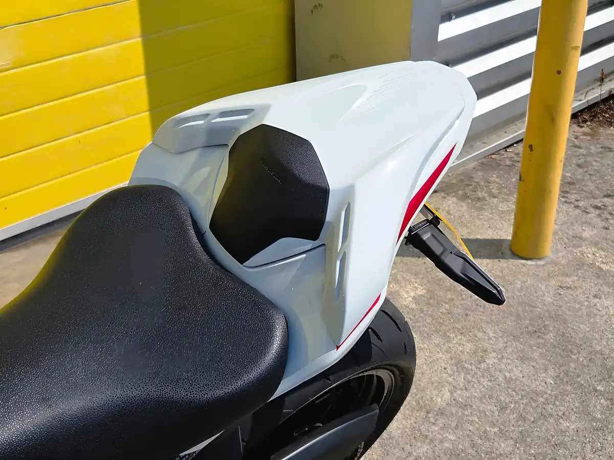 Used 2022 Kawasaki Z900 Performance Edition White - Interior and Exterior details 18