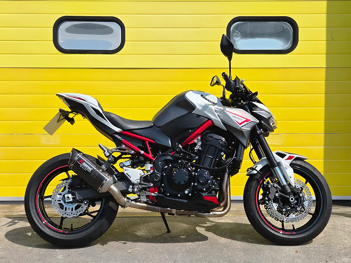 Used 2022 Kawasaki Z900 Performance Edition White - Interior and Exterior details 2