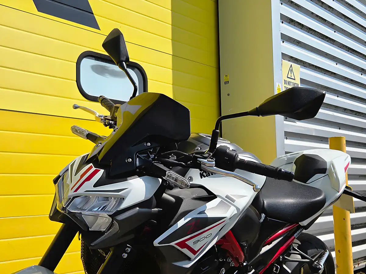Used 2022 Kawasaki Z900 Performance Edition White - Interior and Exterior details 20