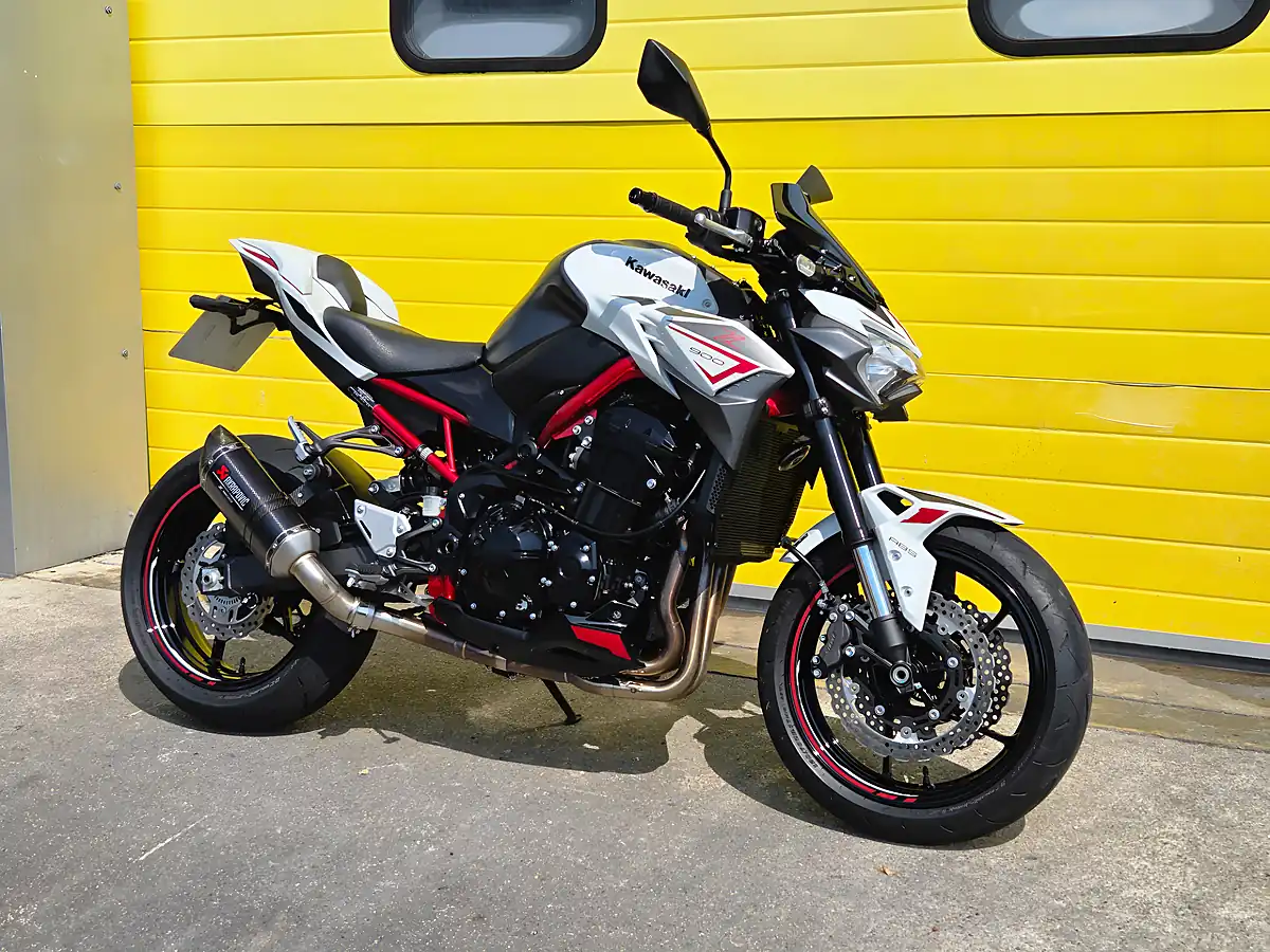 Used 2022 Kawasaki Z900 Performance Edition White - Interior and Exterior details 3