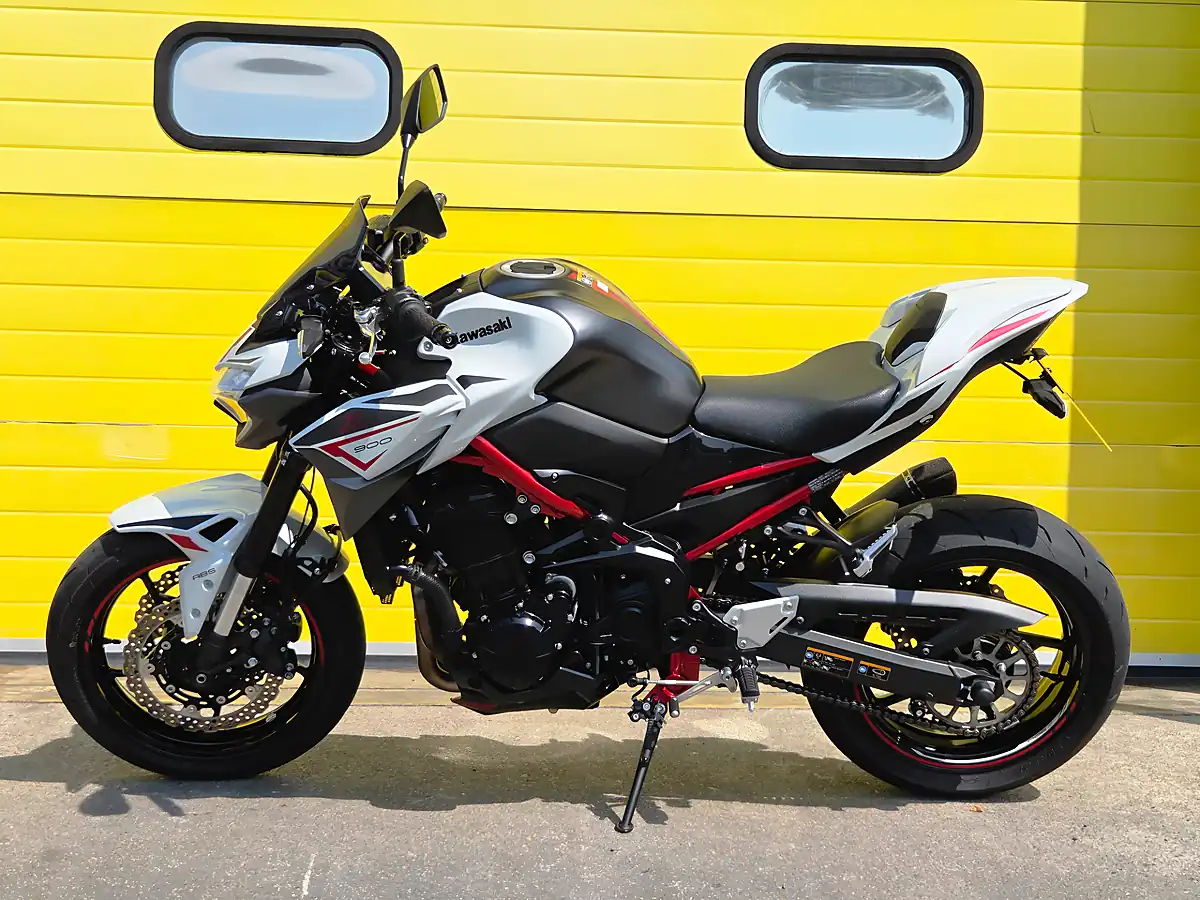 Used 2022 Kawasaki Z900 Performance Edition White - Interior and Exterior details 5