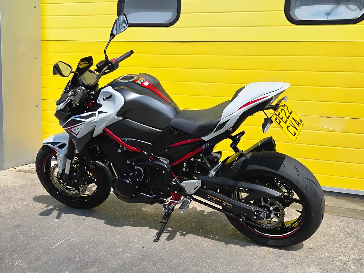 Used 2022 Kawasaki Z900 Performance Edition White - Interior and Exterior details 6
