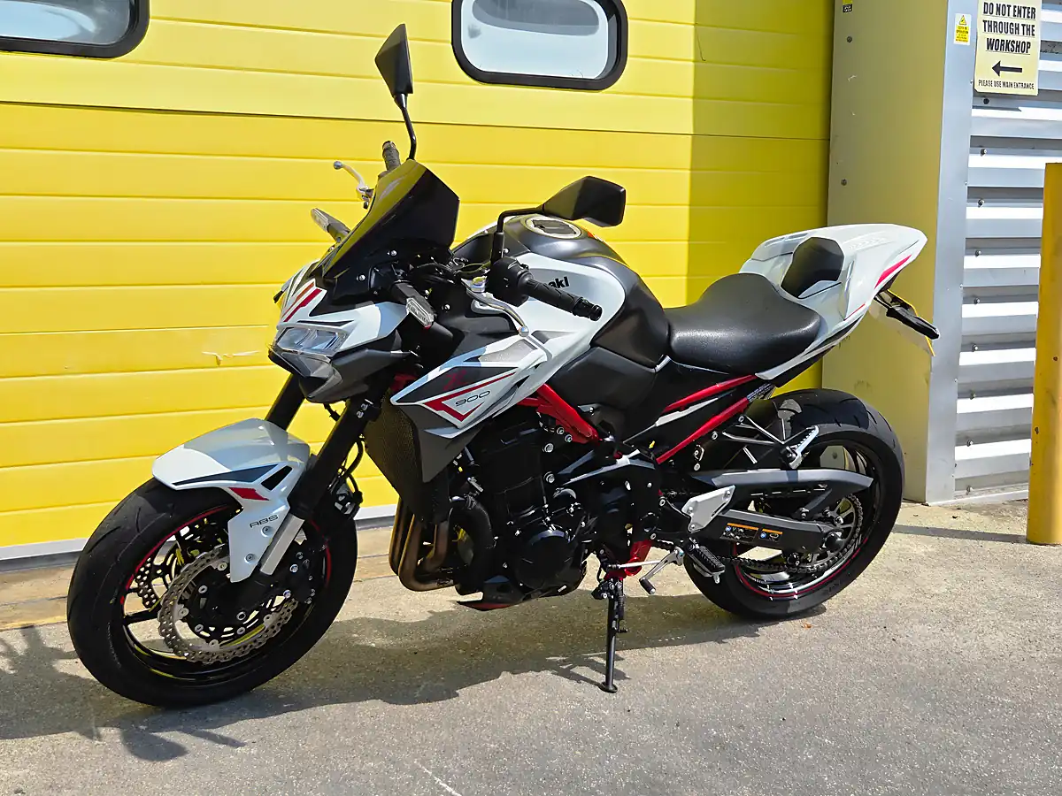 Used 2022 Kawasaki Z900 Performance Edition White - Interior and Exterior details 7