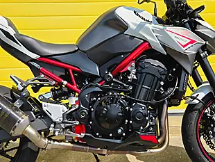 Used 2022 Kawasaki Z900 Performance Edition White - Interior and Exterior details 9