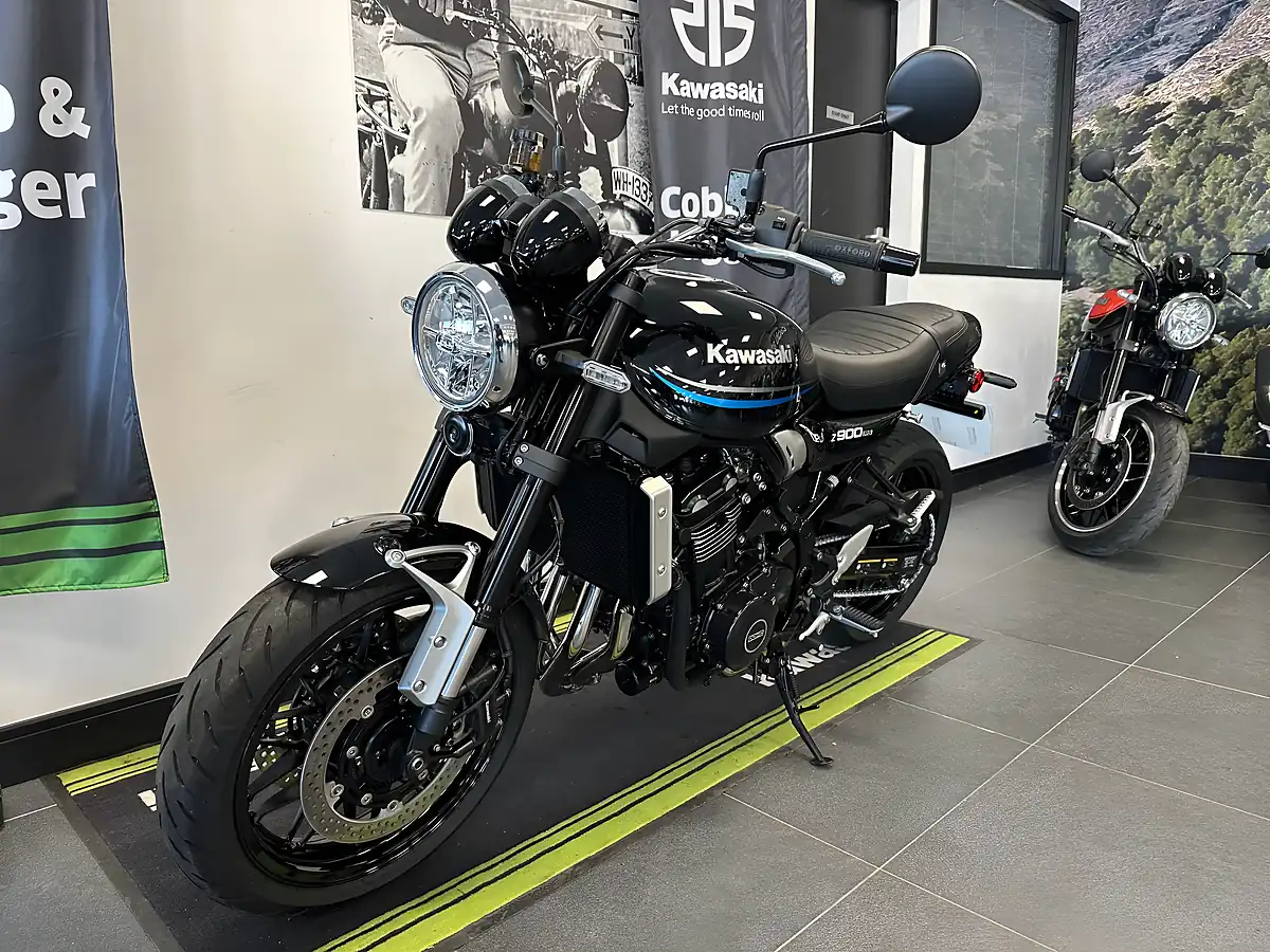 Used 2022 Kawasaki Z900 RS Black - Interior and Exterior details 12
