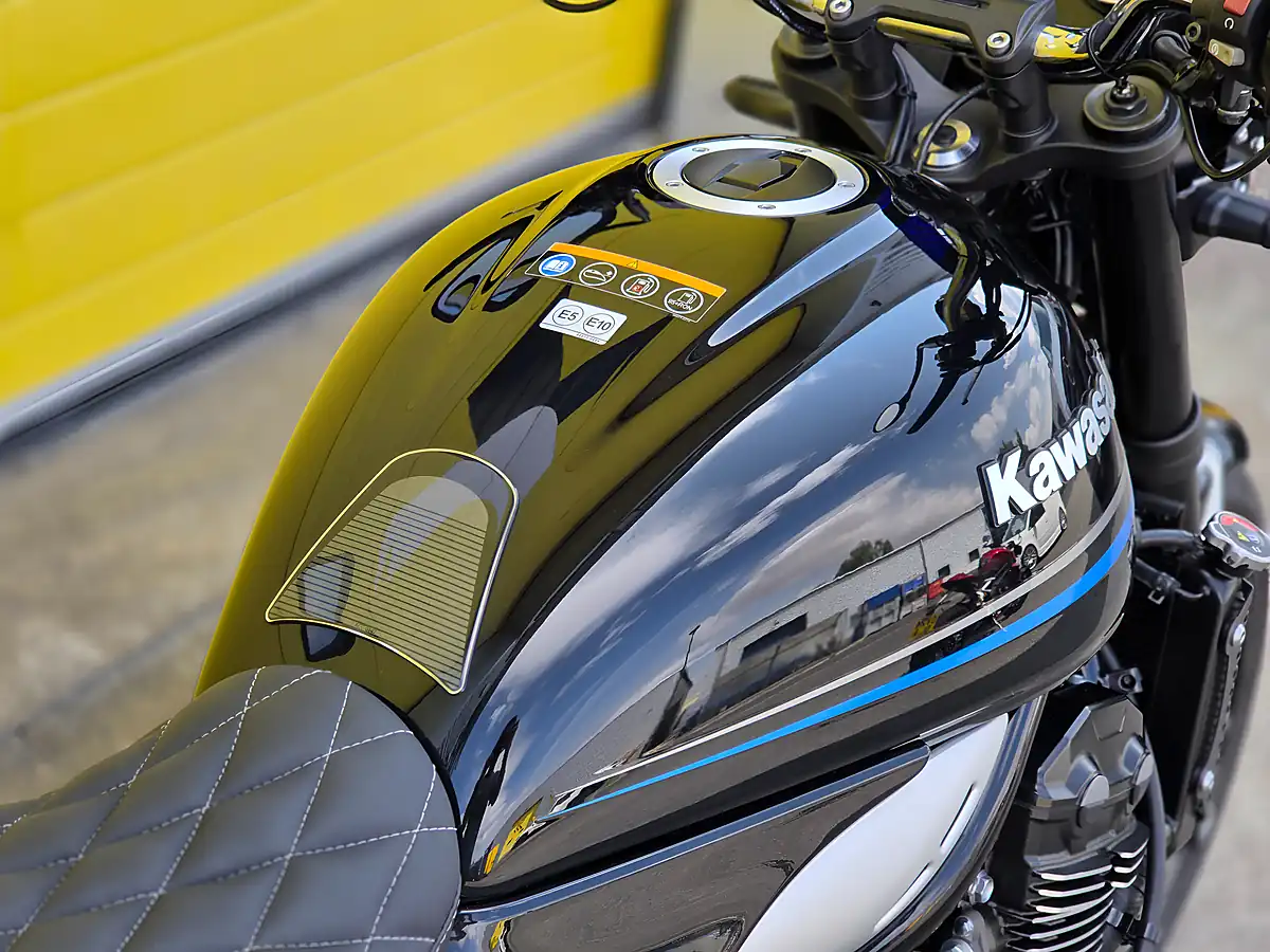 Used 2022 Kawasaki Z900 RS Black - Interior and Exterior details 13