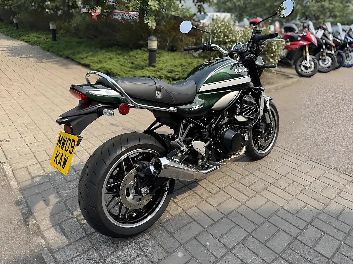 Used 2022 Kawasaki Z900 RS Green - Interior and Exterior details 10