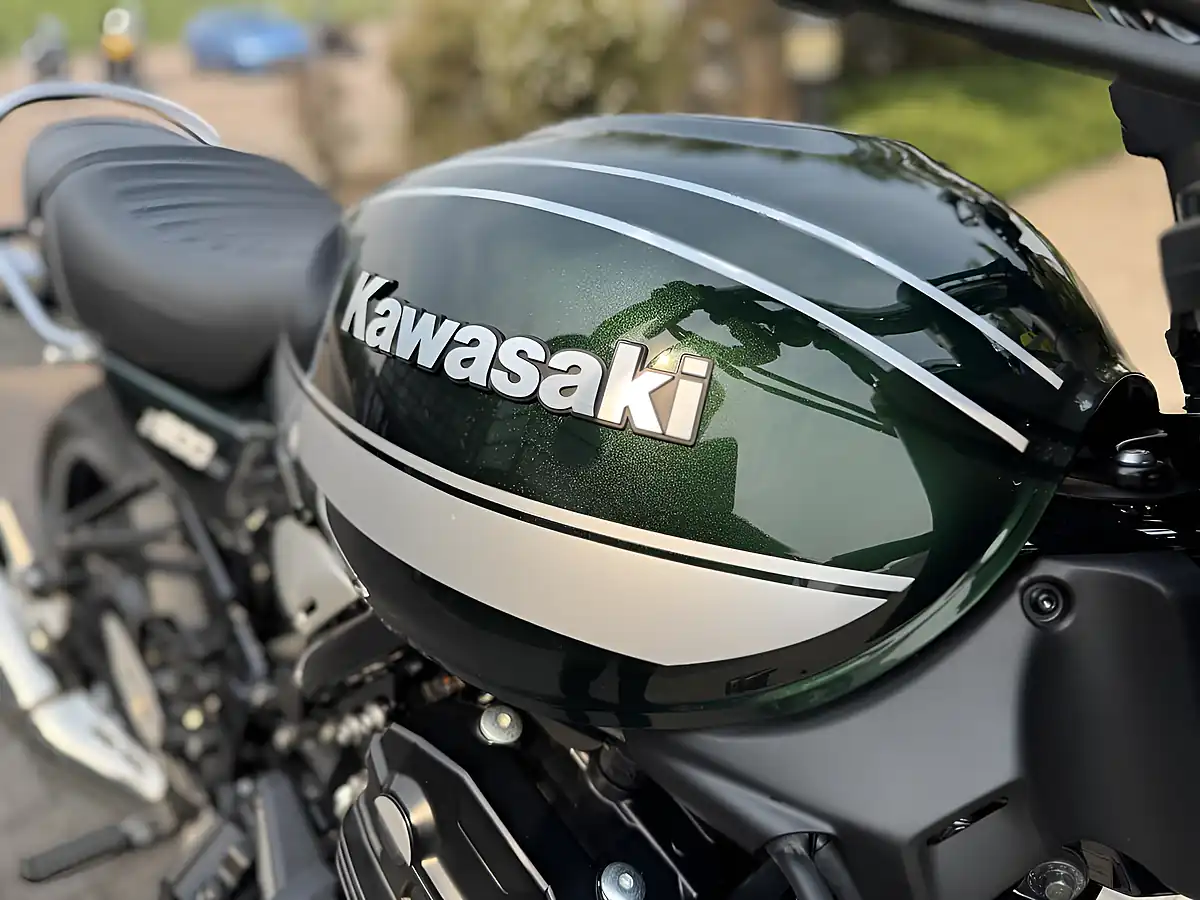 Used 2022 Kawasaki Z900 RS Green - Interior and Exterior details 12
