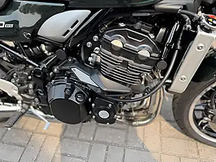 Used 2022 Kawasaki Z900 RS Green - Interior and Exterior details 14