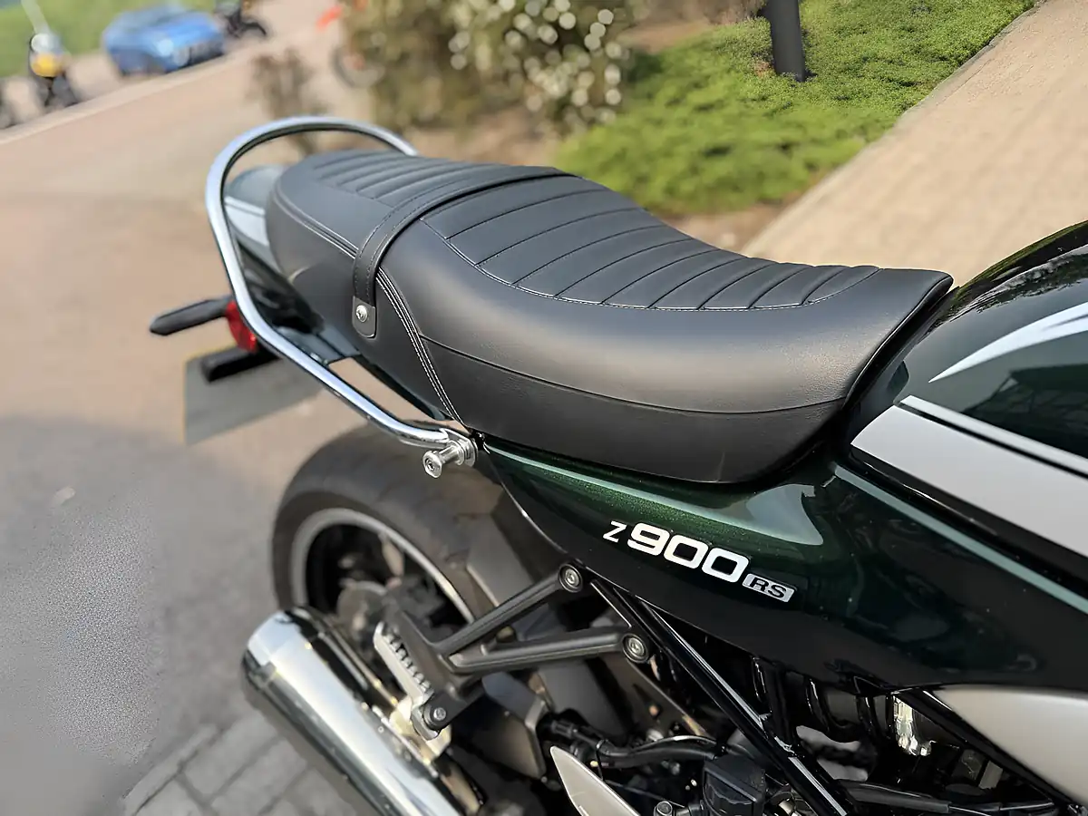 Used 2022 Kawasaki Z900 RS Green - Interior and Exterior details 16