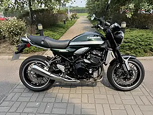 Used 2022 Kawasaki Z900 RS Green - Interior and Exterior details 3