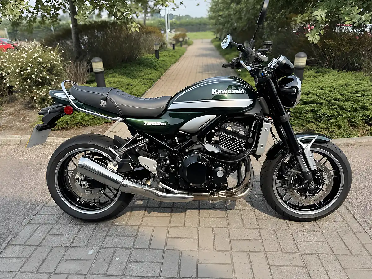 Used 2022 Kawasaki Z900 RS Green - Interior and Exterior details 3