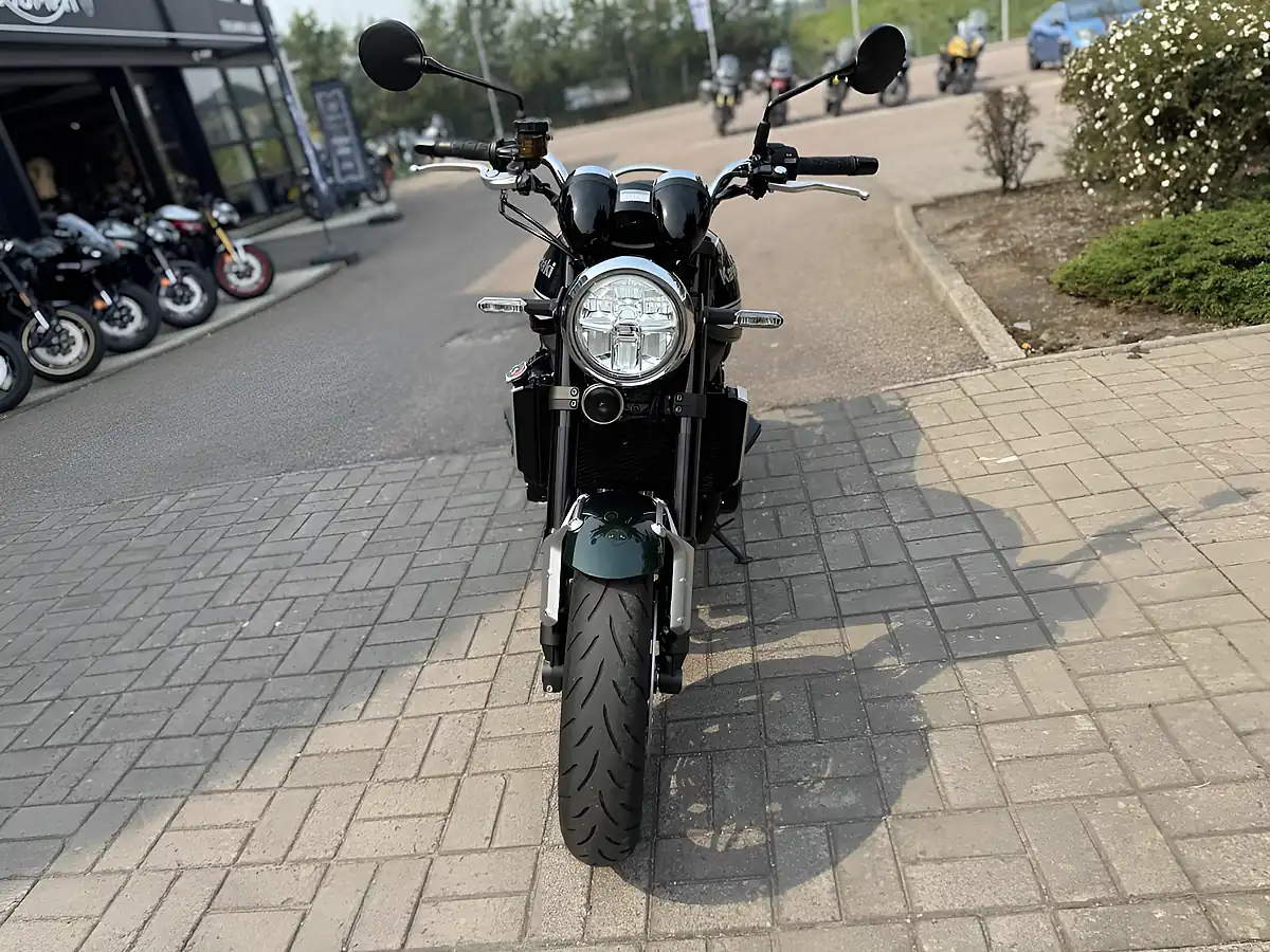 Used 2022 Kawasaki Z900 RS Green - Interior and Exterior details 5