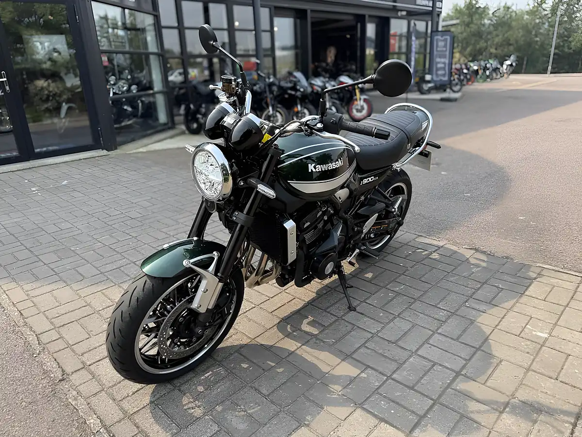 Used 2022 Kawasaki Z900 RS Green - Interior and Exterior details 6