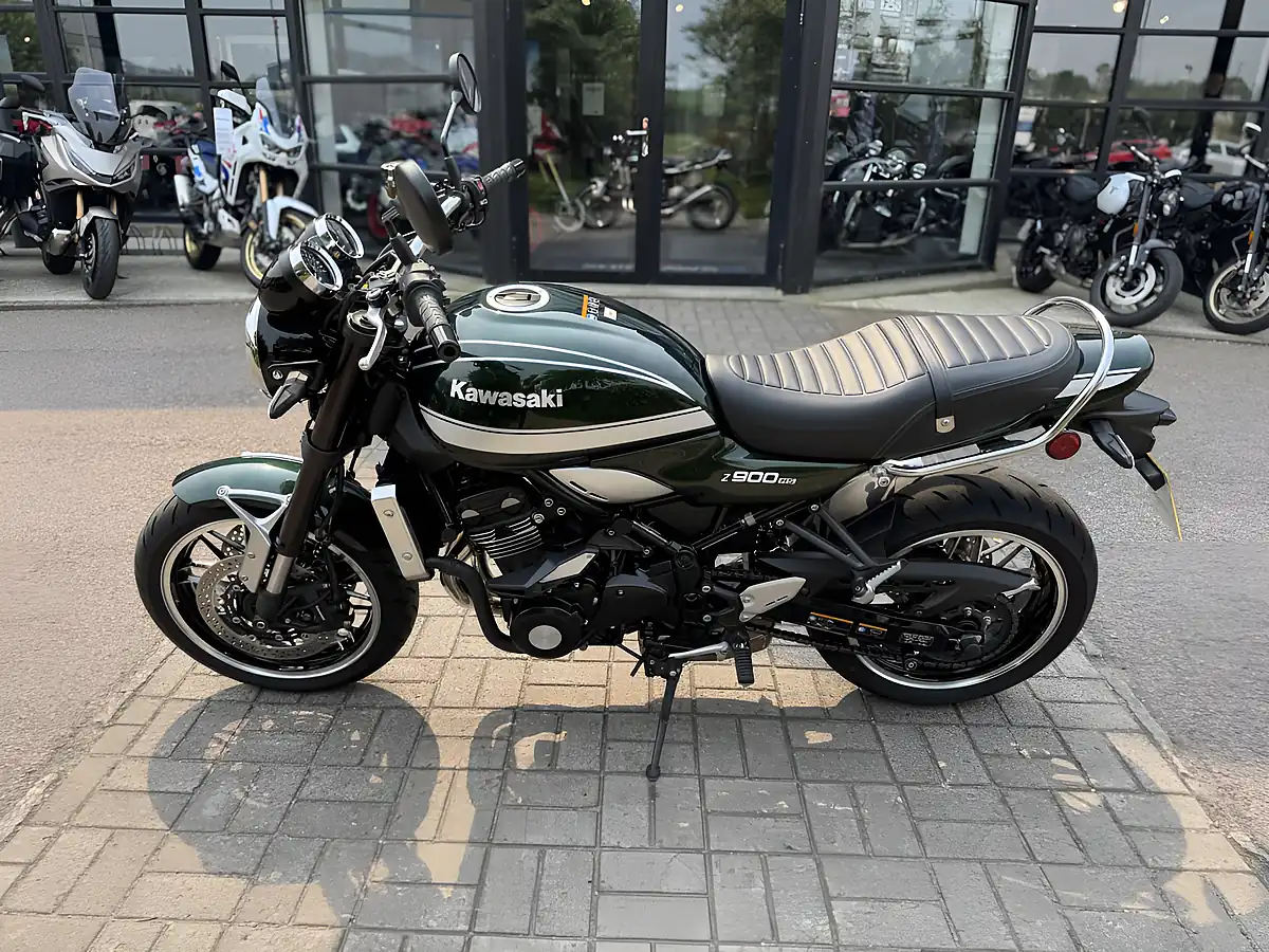 Used 2022 Kawasaki Z900 RS Green - Interior and Exterior details 7